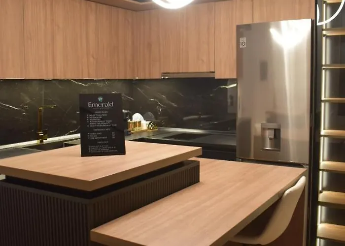 Stayinn Emerald * Шкодер